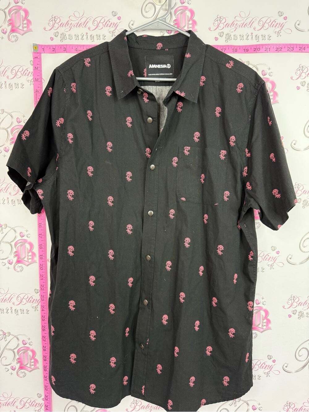 AMNESIA Men's Black Short-Sleeve Button-Up Shirt with Pink Skull Print